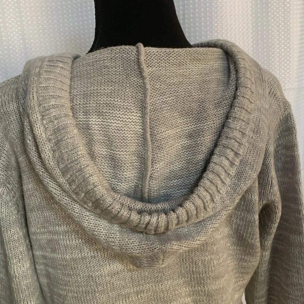 OP‎ Ocean Pacific juniors grey sweater vintage 15-17 Pom Pom strings hooded